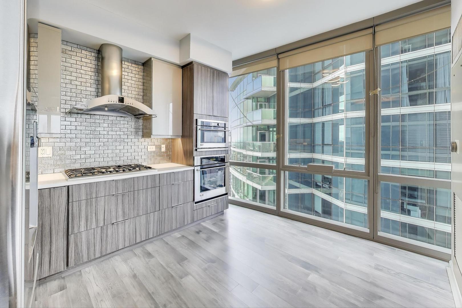 1211 S Prairie Avenue Unit: 3906