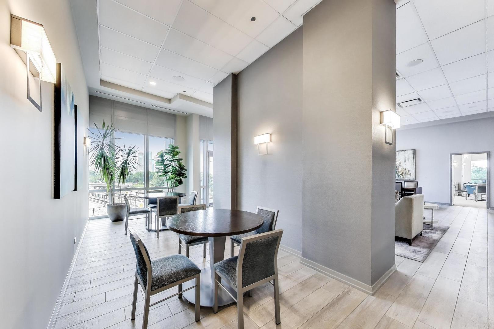 1211 S Prairie Avenue Unit: 3906