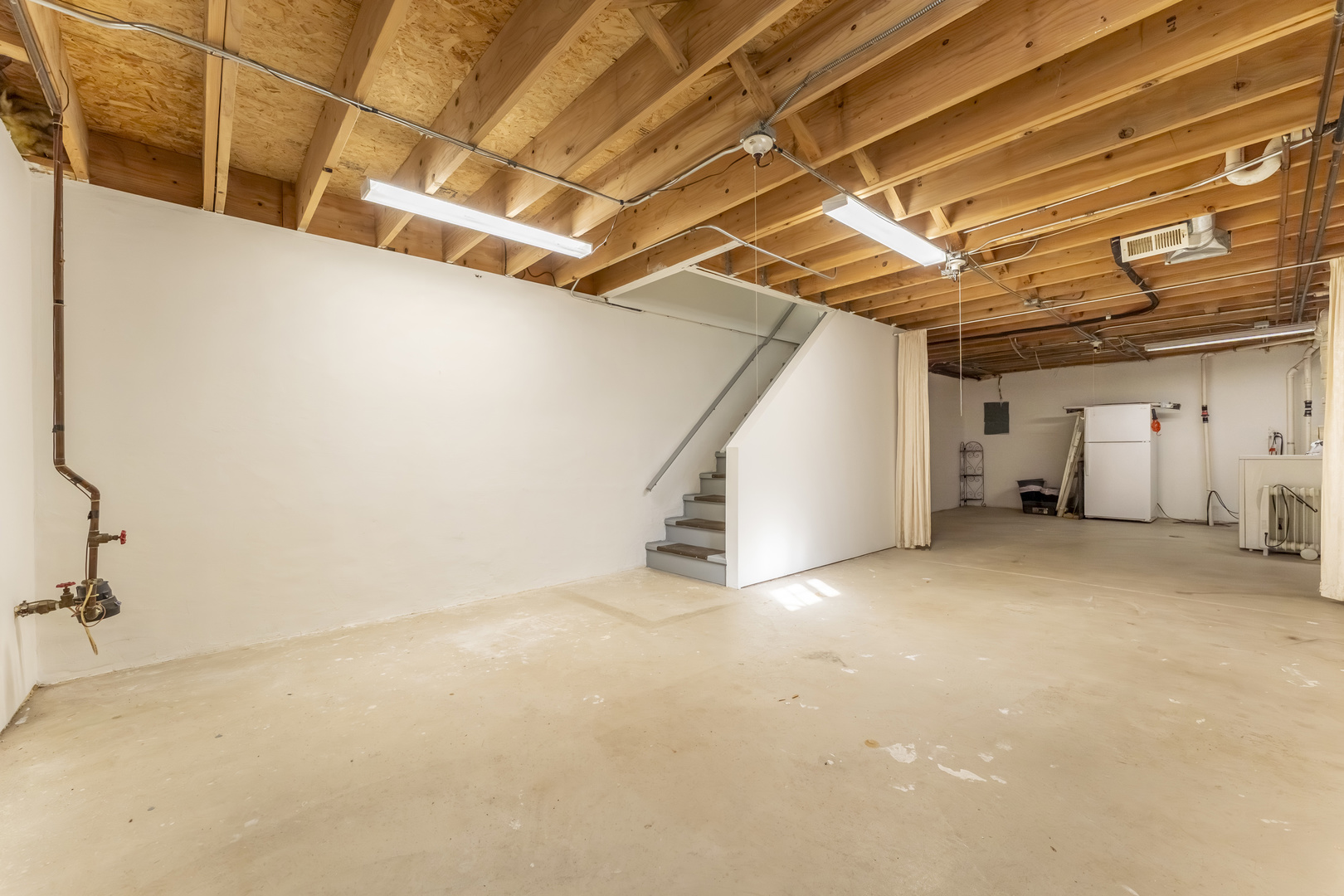 4933 N Kenmore Avenue