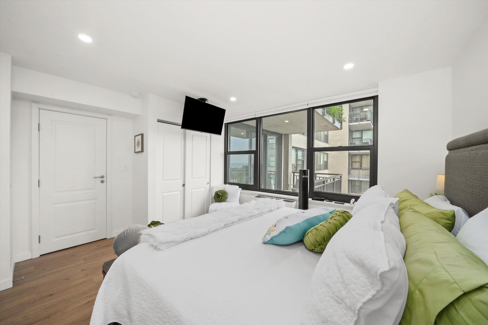 3430 N Lake Shore Drive Unit: 12J