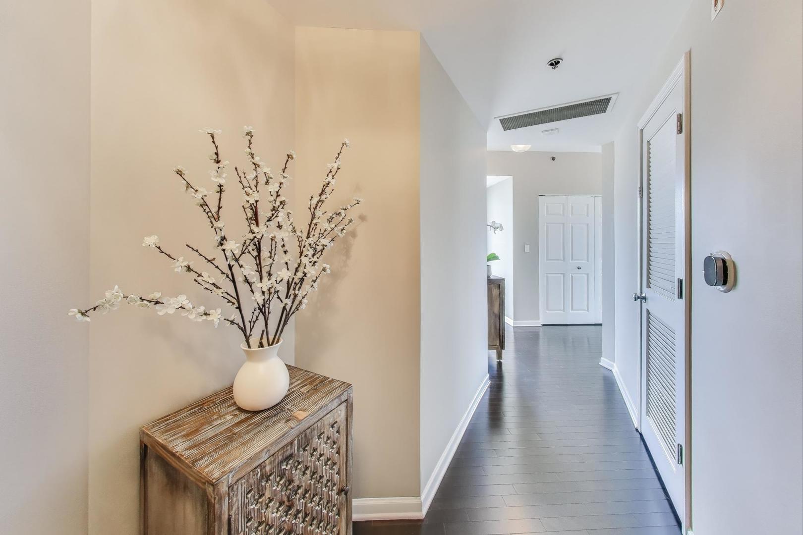 400 W Ontario Street Unit: 1005