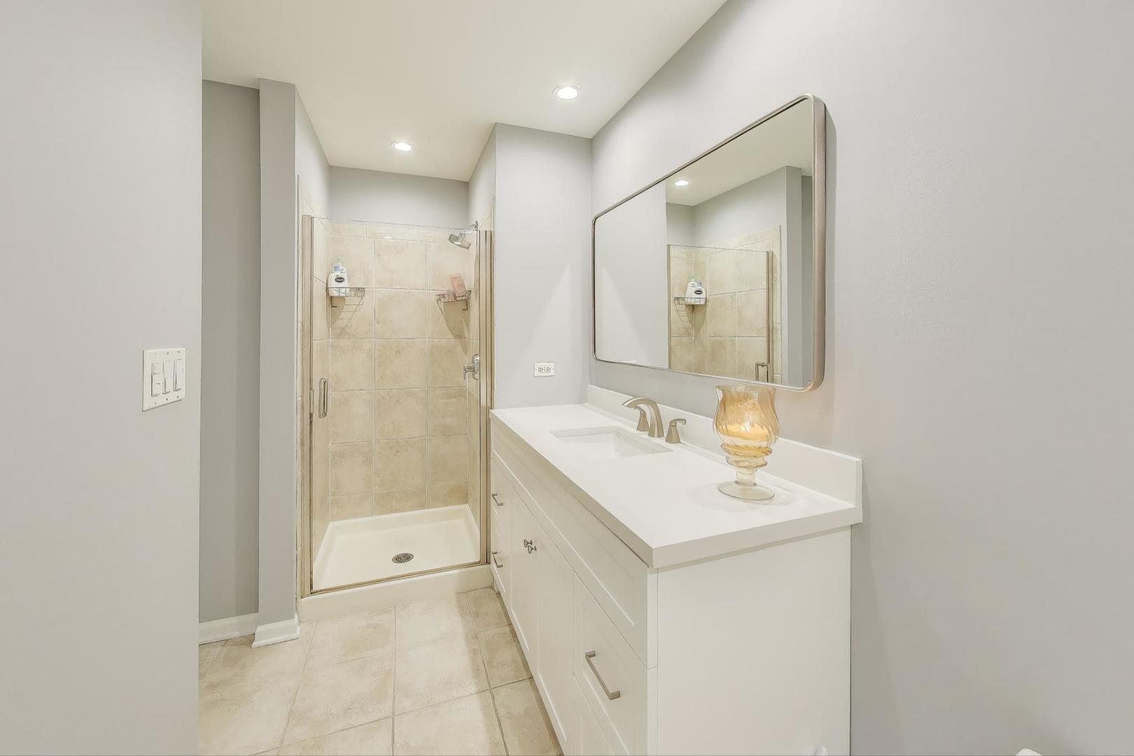400 W Ontario Street Unit: 1005