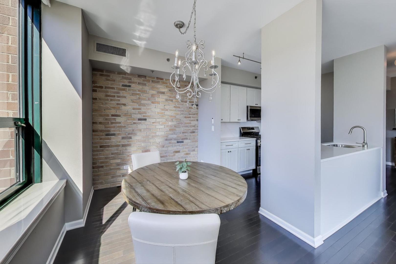 400 W Ontario Street Unit: 1005