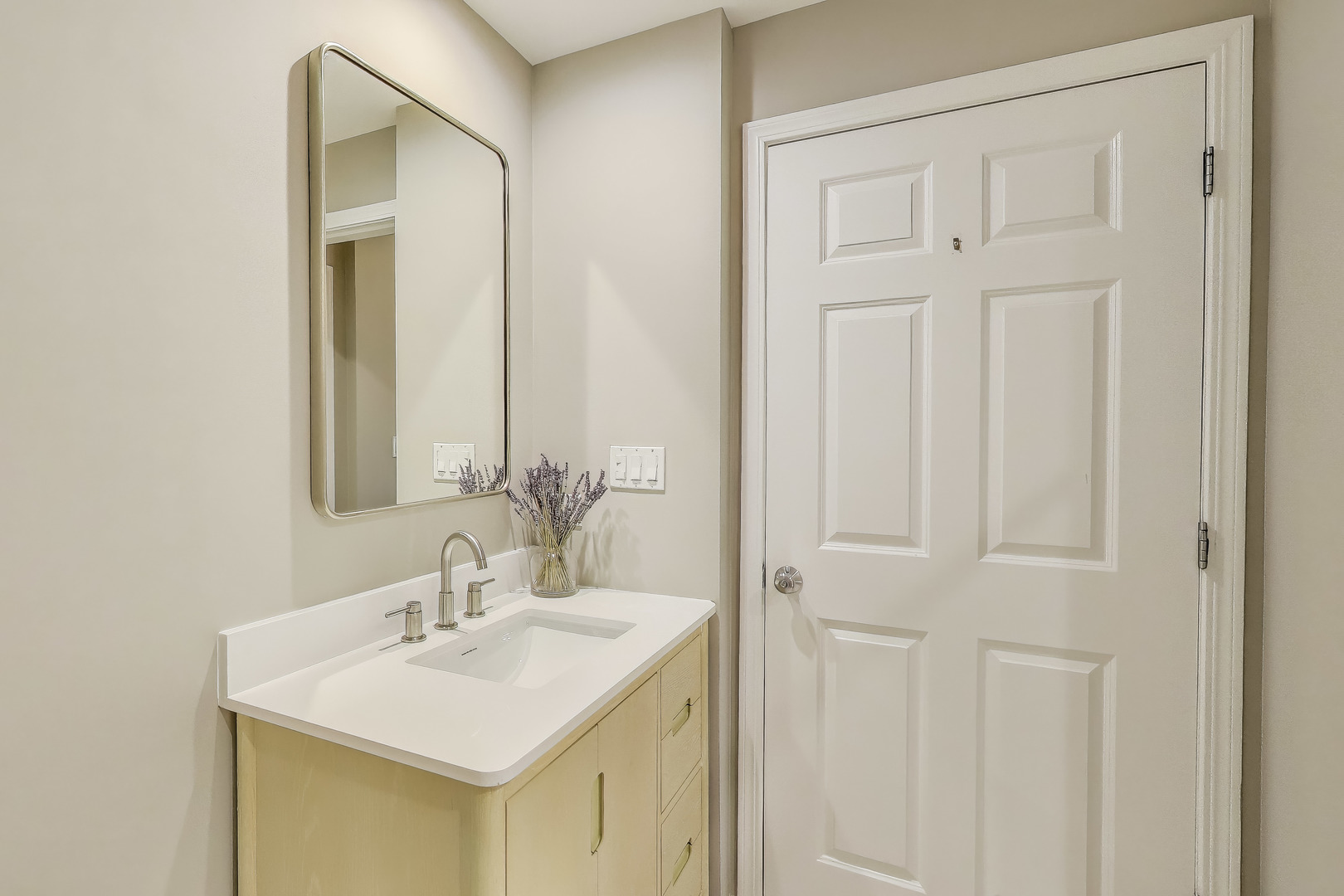 400 W Ontario Street Unit: 1005