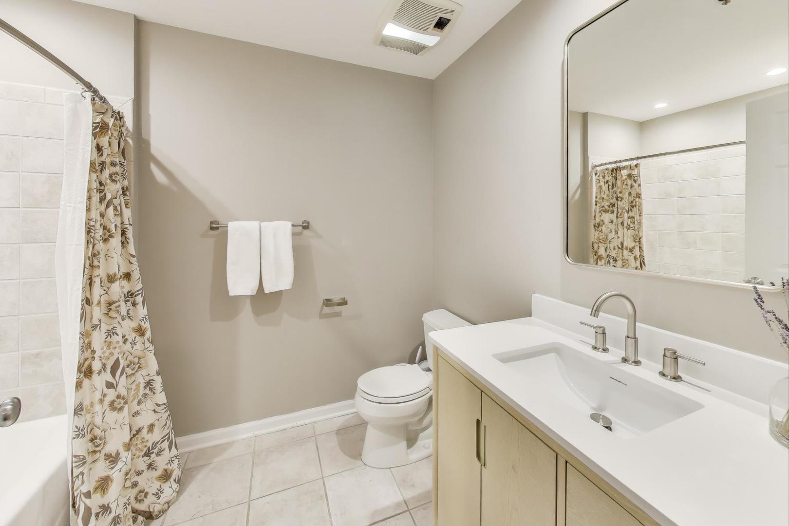 400 W Ontario Street Unit: 1005