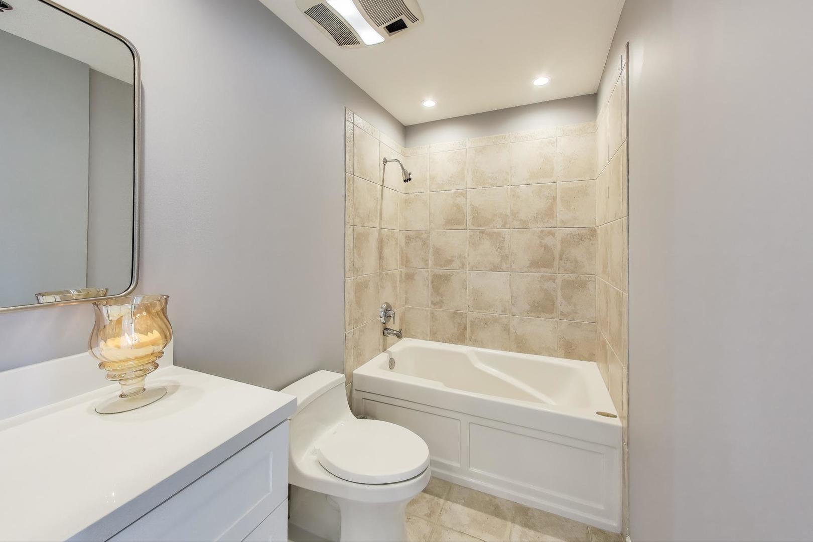 400 W Ontario Street Unit: 1005