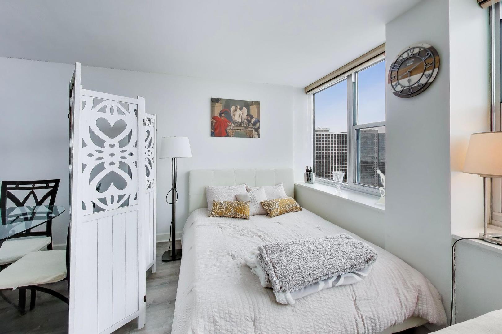 4250 N Marine Drive Unit: 2324