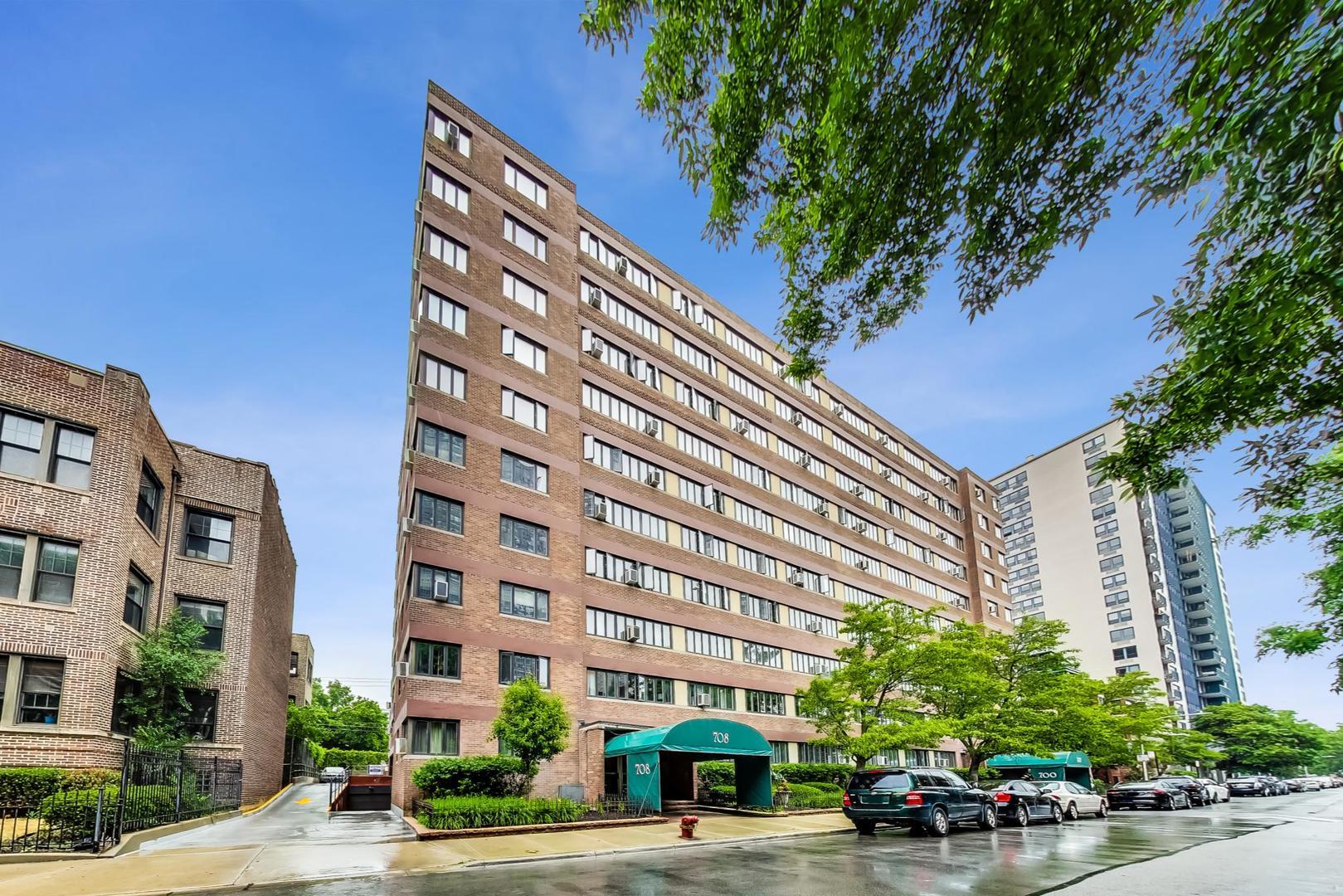 708 W Bittersweet Place Unit: 512