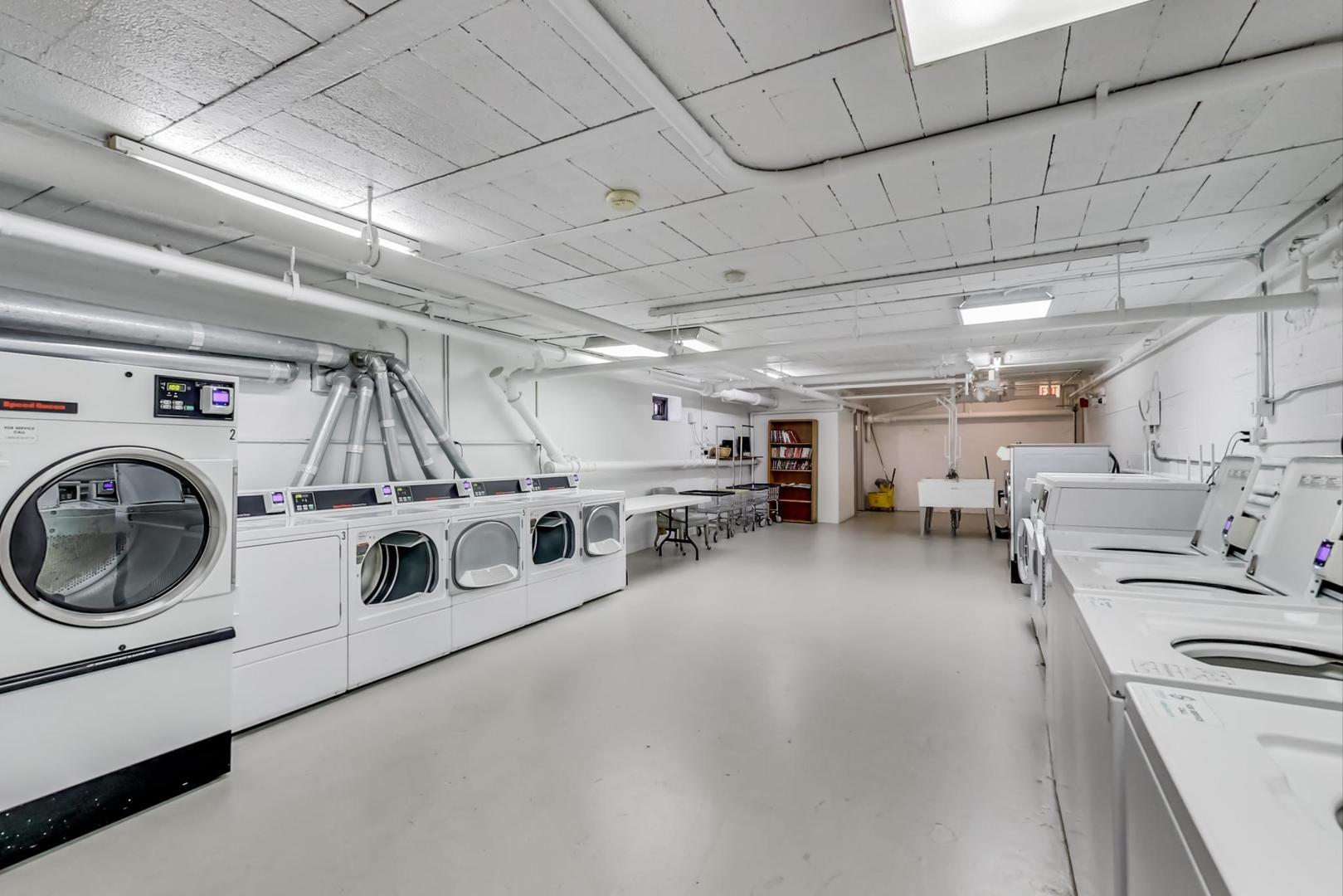 708 W Bittersweet Place Unit: 512