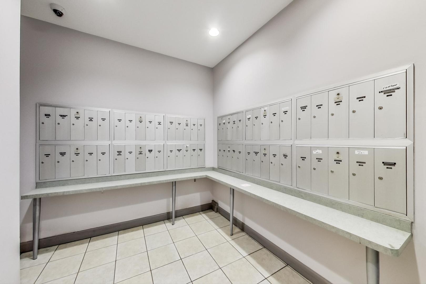 708 W Bittersweet Place Unit: 512