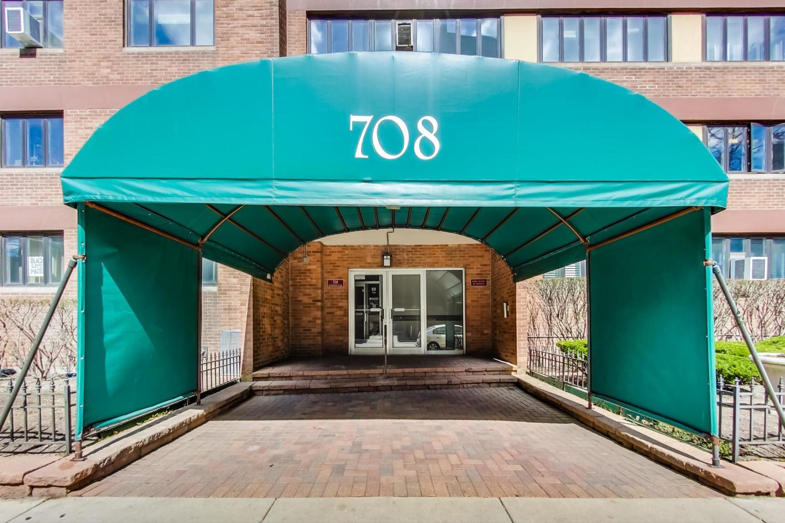 708 W Bittersweet Place Unit: 512