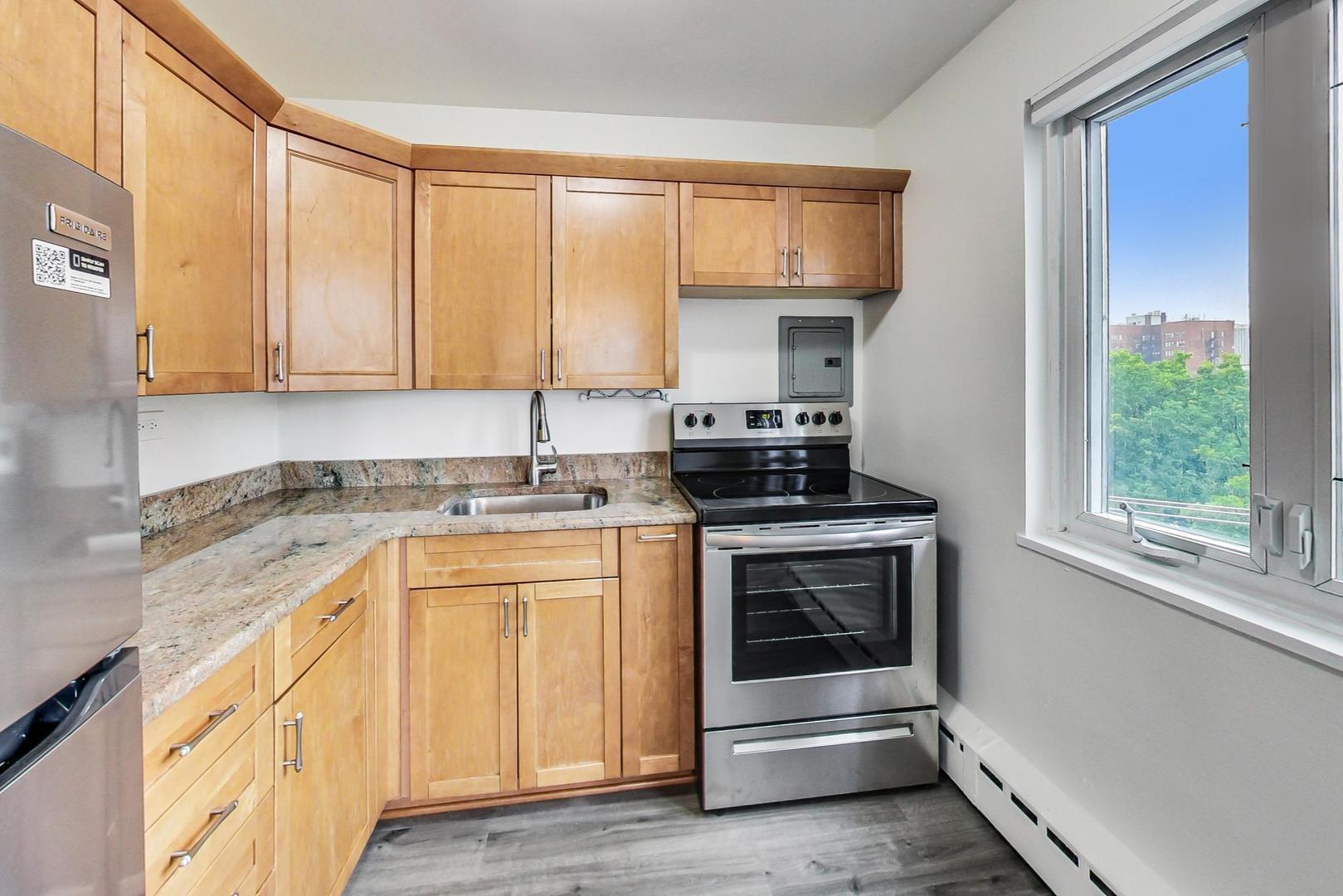 708 W Bittersweet Place Unit: 512