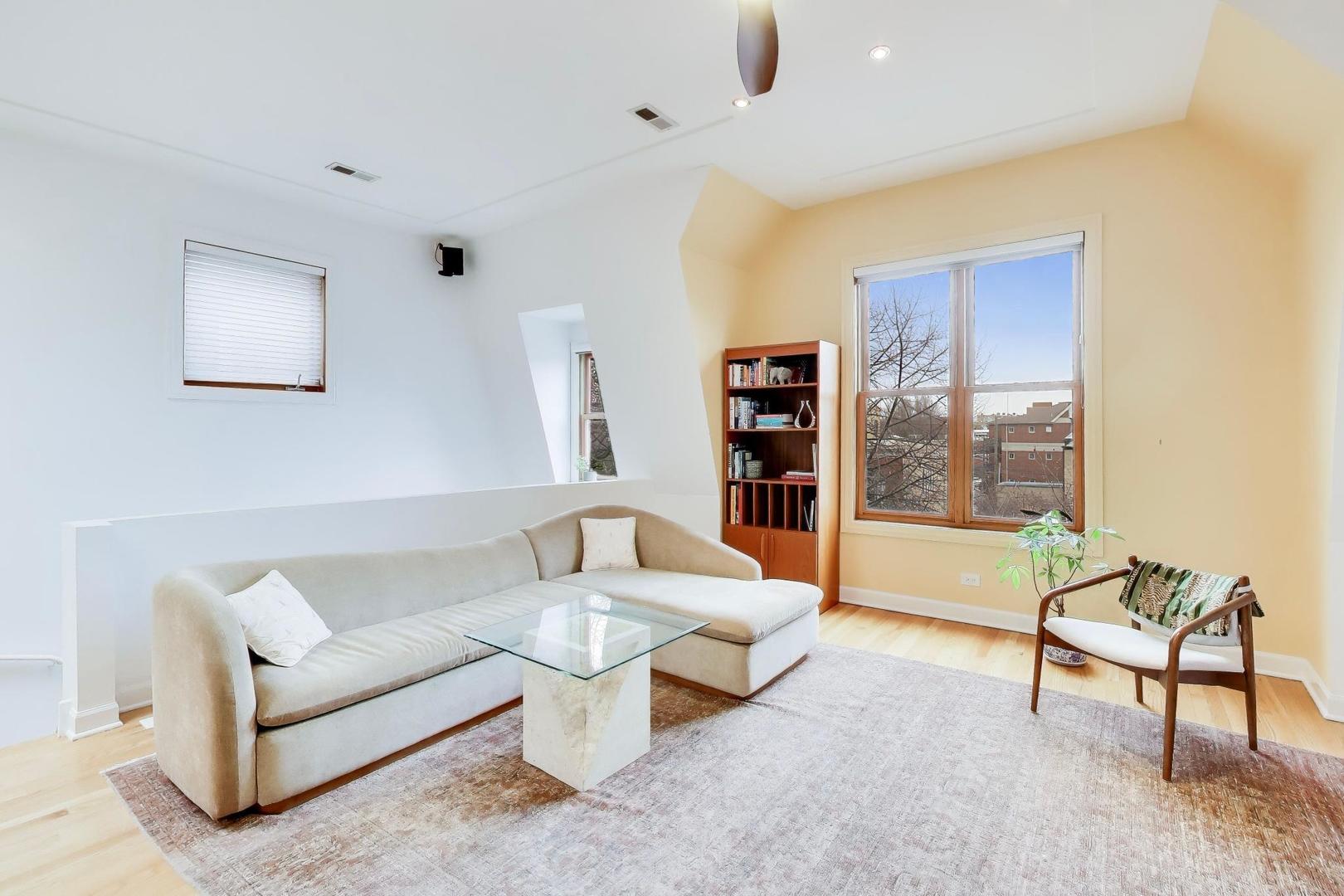 1548 N Hoyne Avenue Unit: 3