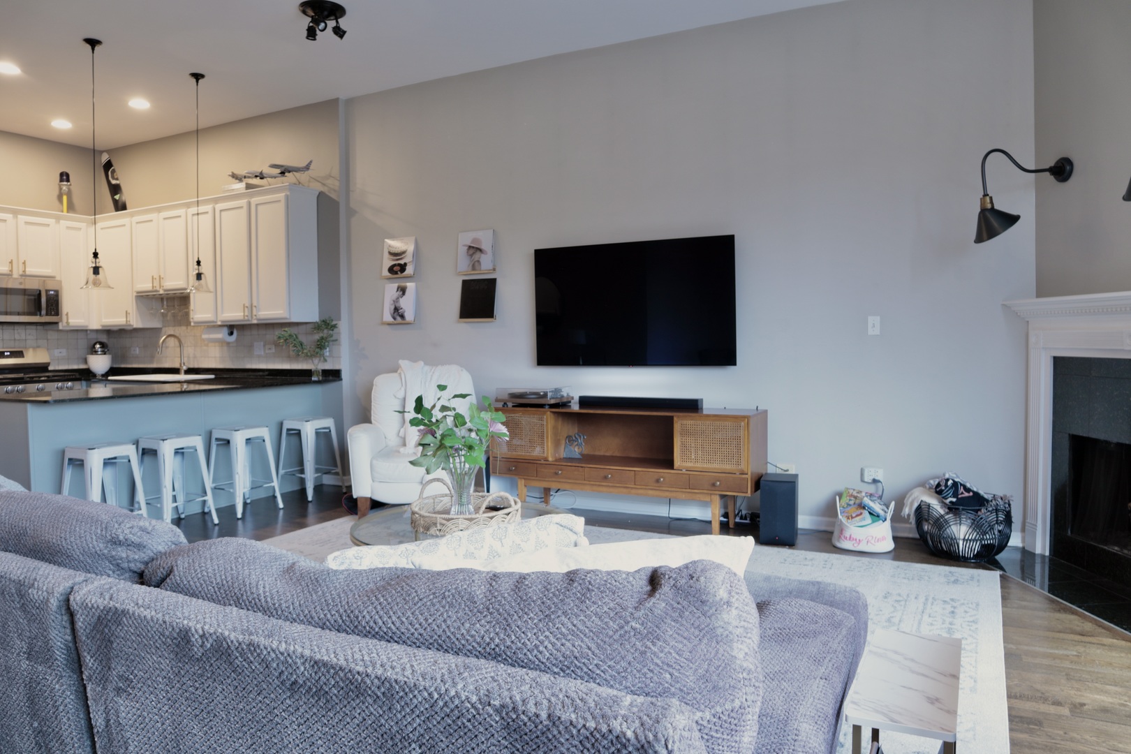 1140 N MILWAUKEE Avenue Unit: 3