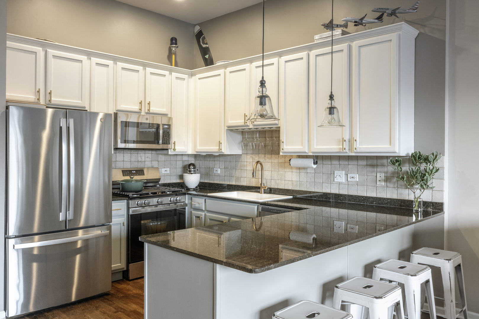 1140 N MILWAUKEE Avenue Unit: 3