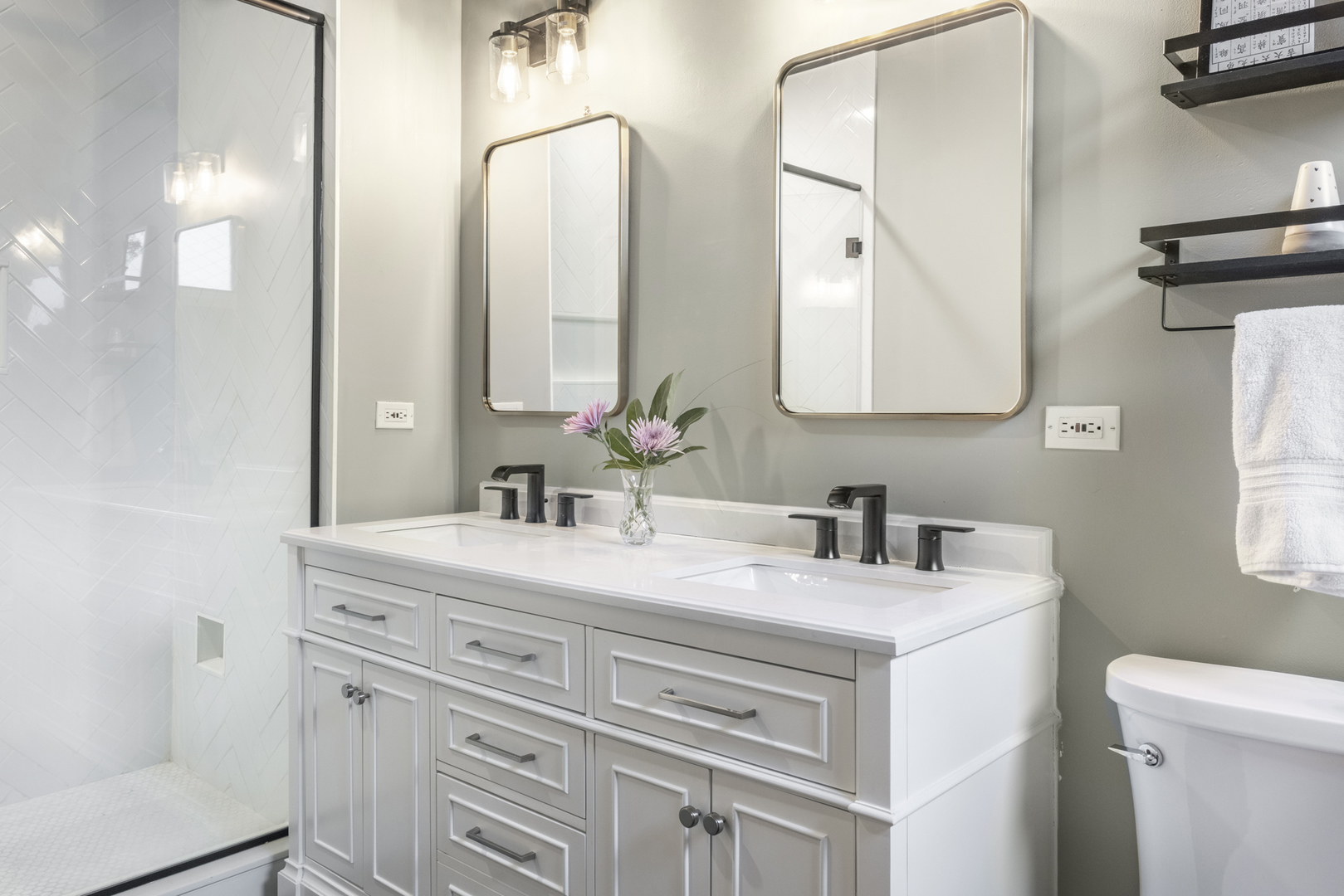 1140 N MILWAUKEE Avenue Unit: 3