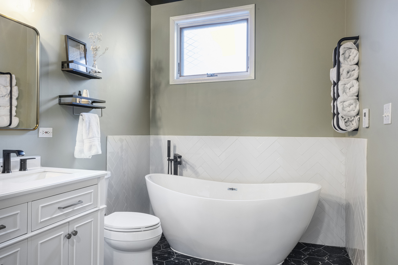1140 N MILWAUKEE Avenue Unit: 3