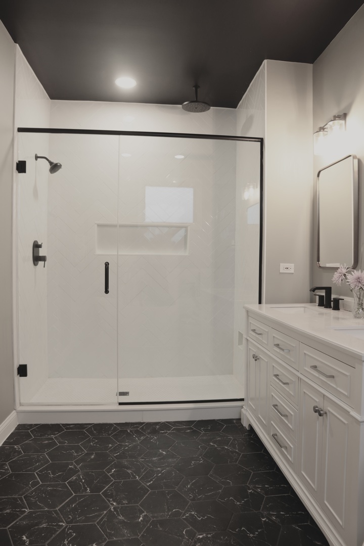 1140 N MILWAUKEE Avenue Unit: 3