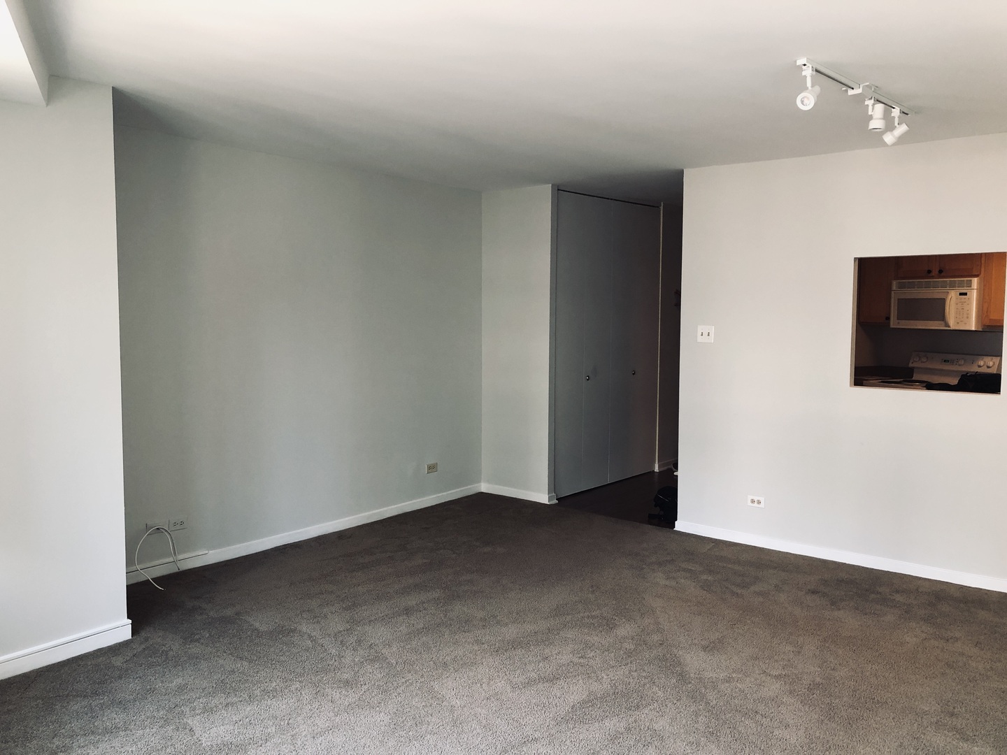 211 E Ohio Street Unit: 1102