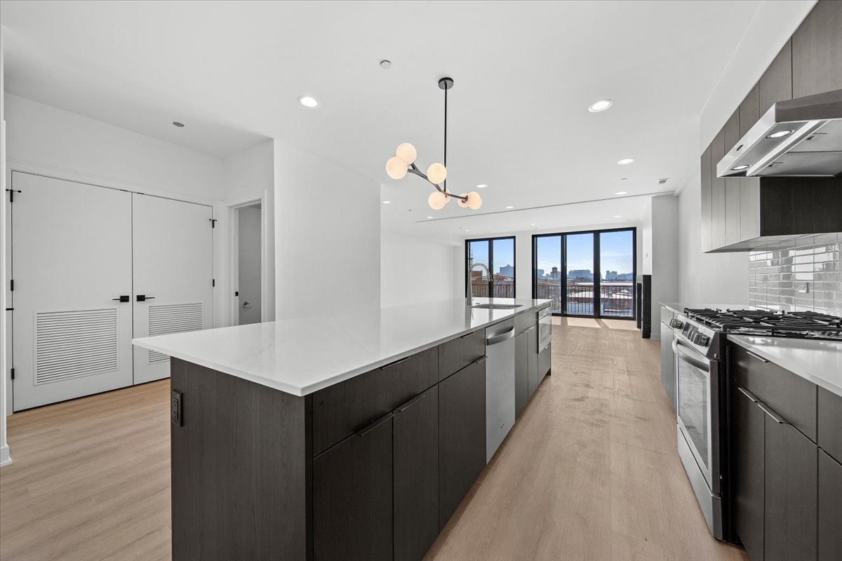 1801 W Grand Avenue Unit: 402