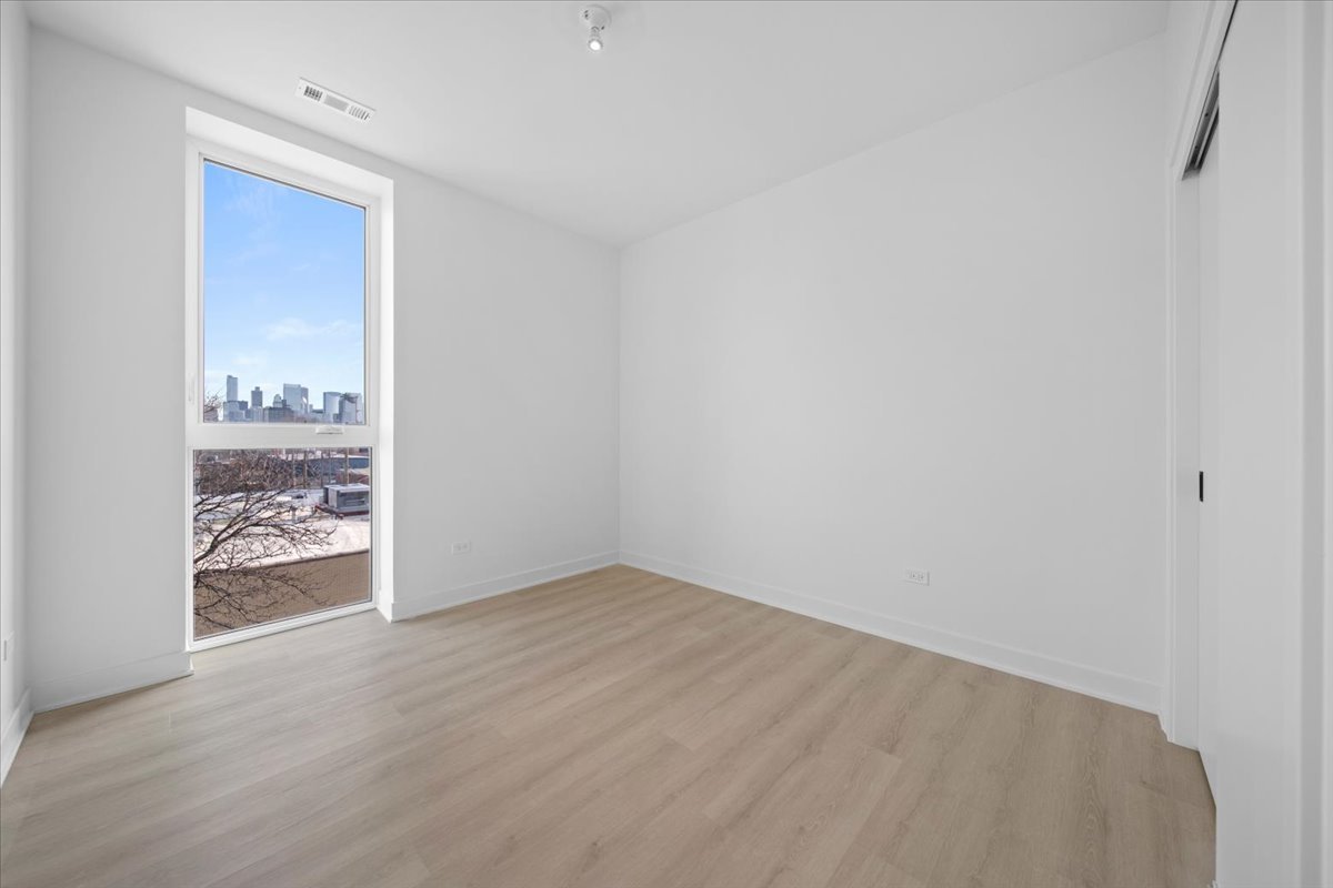 1801 W Grand Avenue Unit: 402