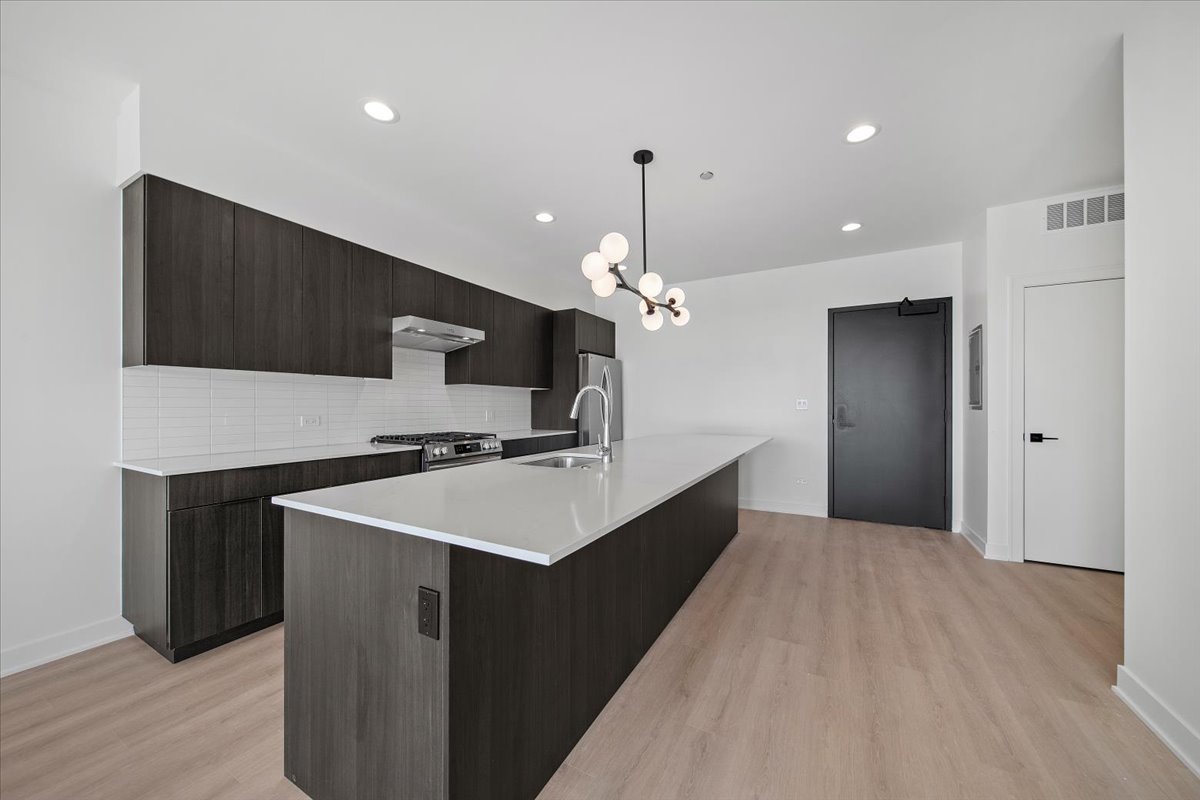 1801 W Grand Avenue Unit: 402