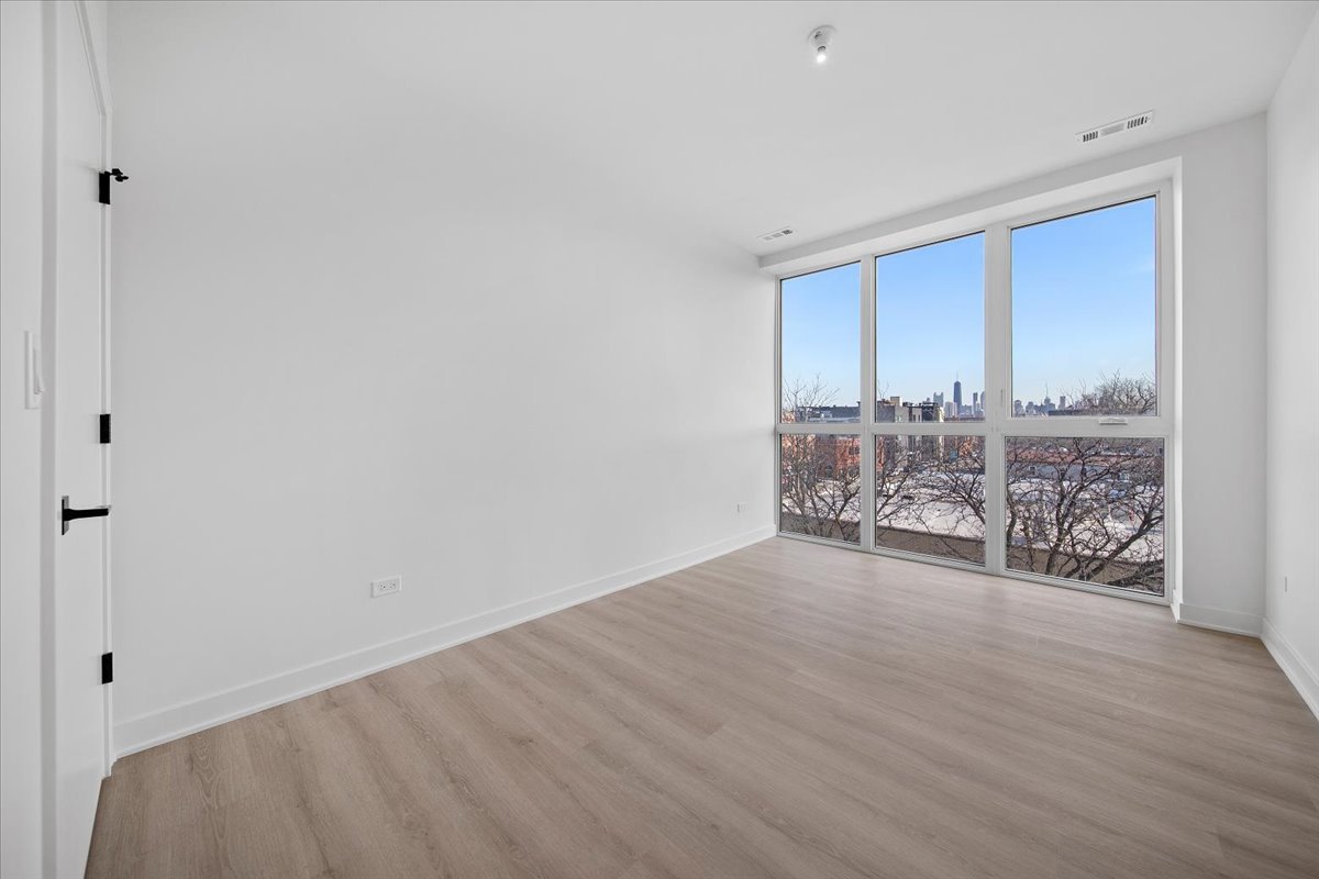 1801 W Grand Avenue Unit: 402