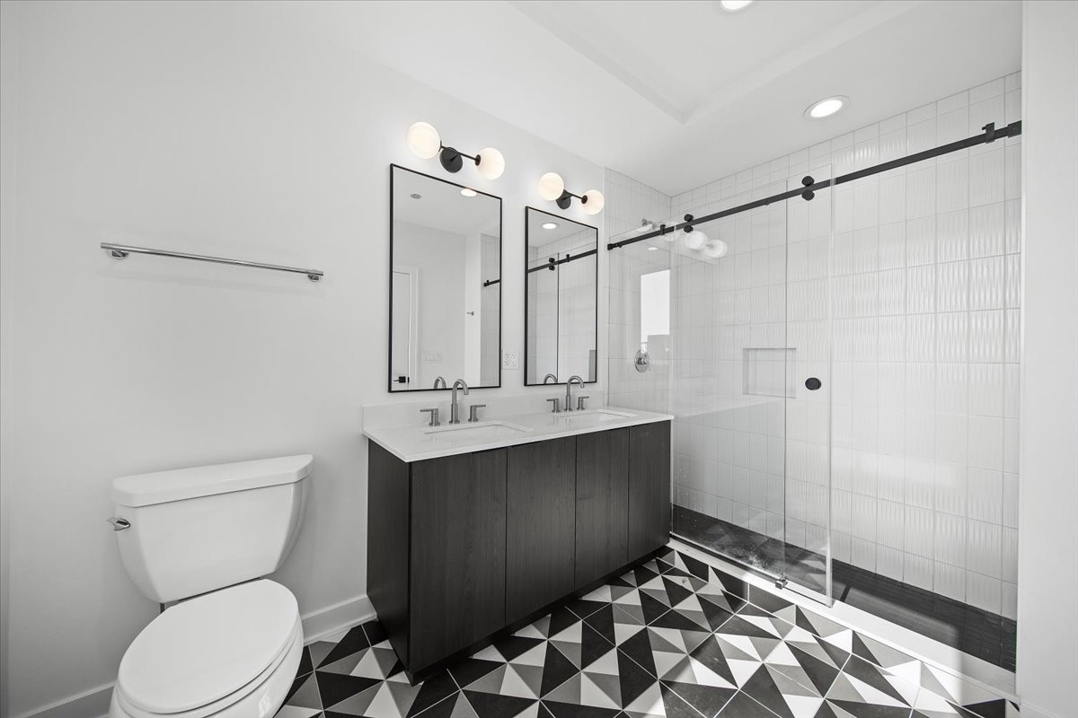 1801 W Grand Avenue Unit: 402