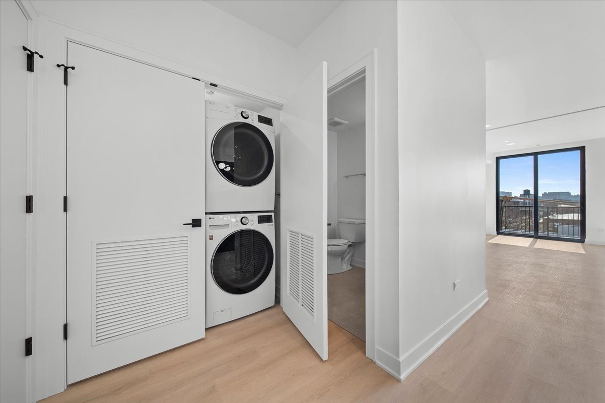 1801 W Grand Avenue Unit: 402