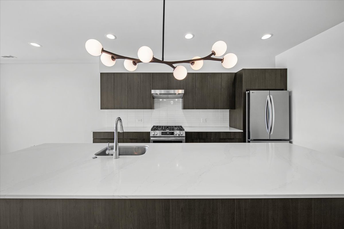 1801 W Grand Avenue Unit: 402