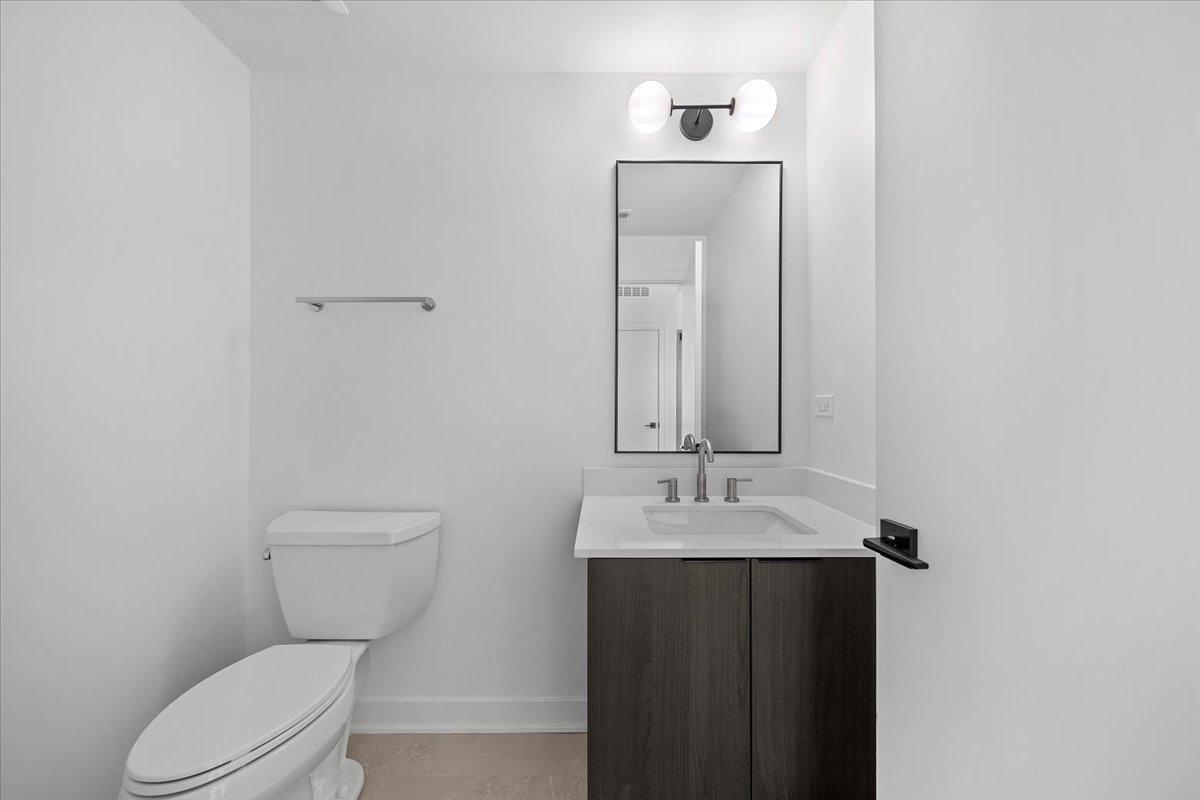 1801 W Grand Avenue Unit: 402