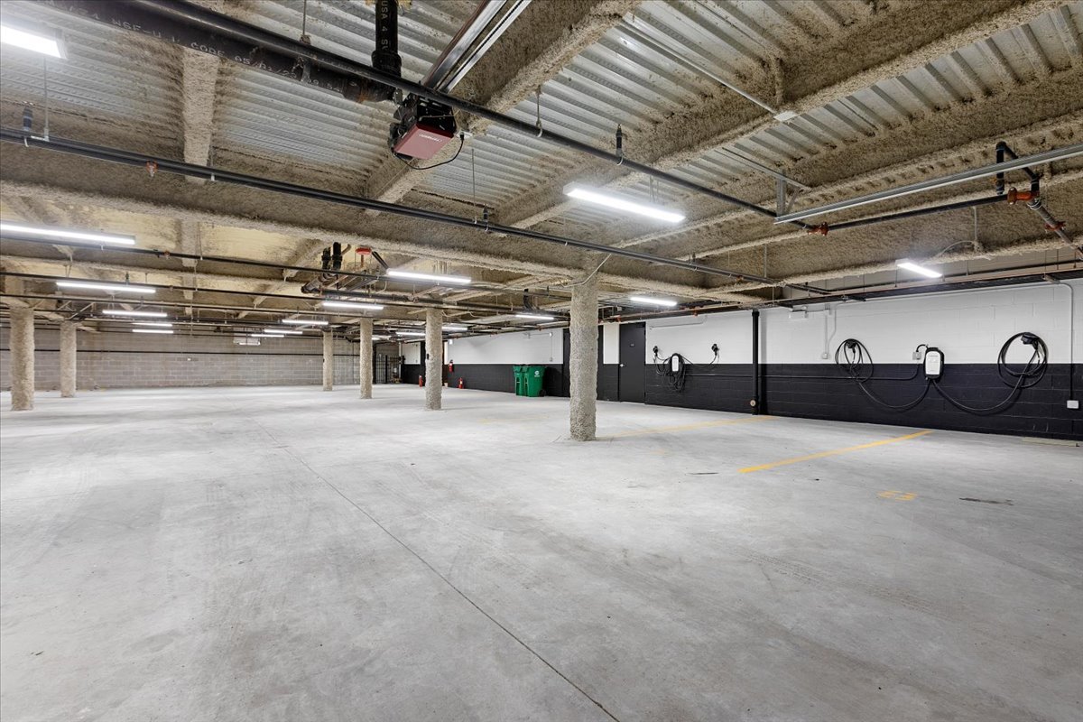 1801 W Grand Avenue Unit: 402