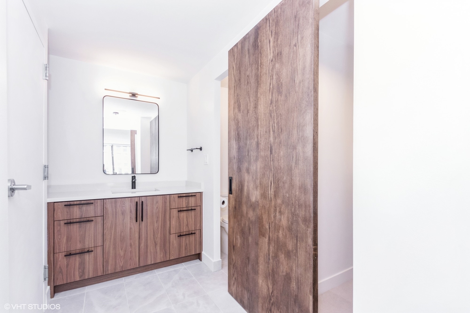 1221 N Dearborn Street Unit: 802S