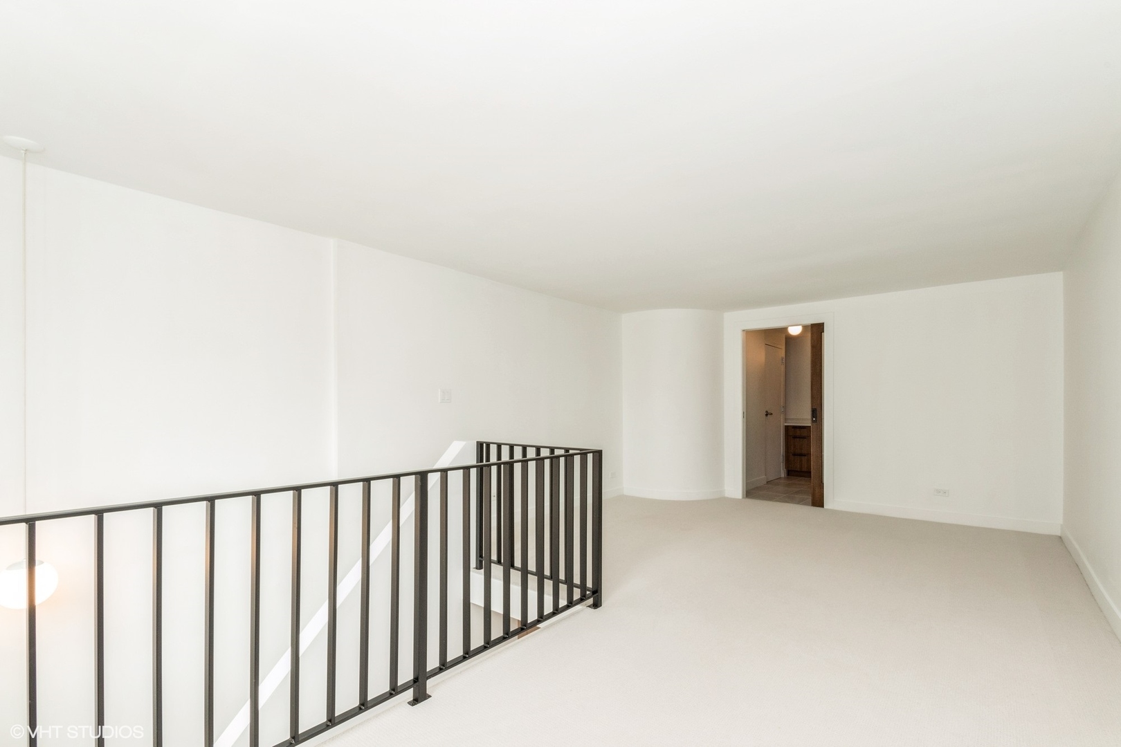 1221 N Dearborn Street Unit: 802S