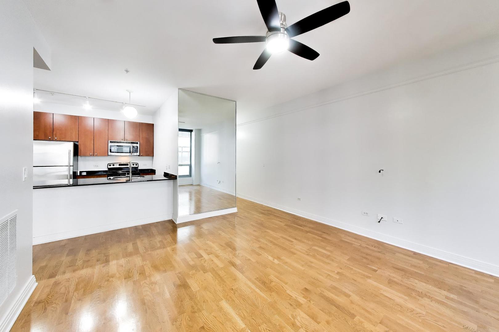 565 W Quincy Street Unit: 801