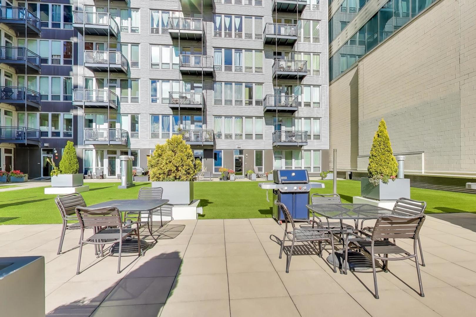 565 W Quincy Street Unit: 801
