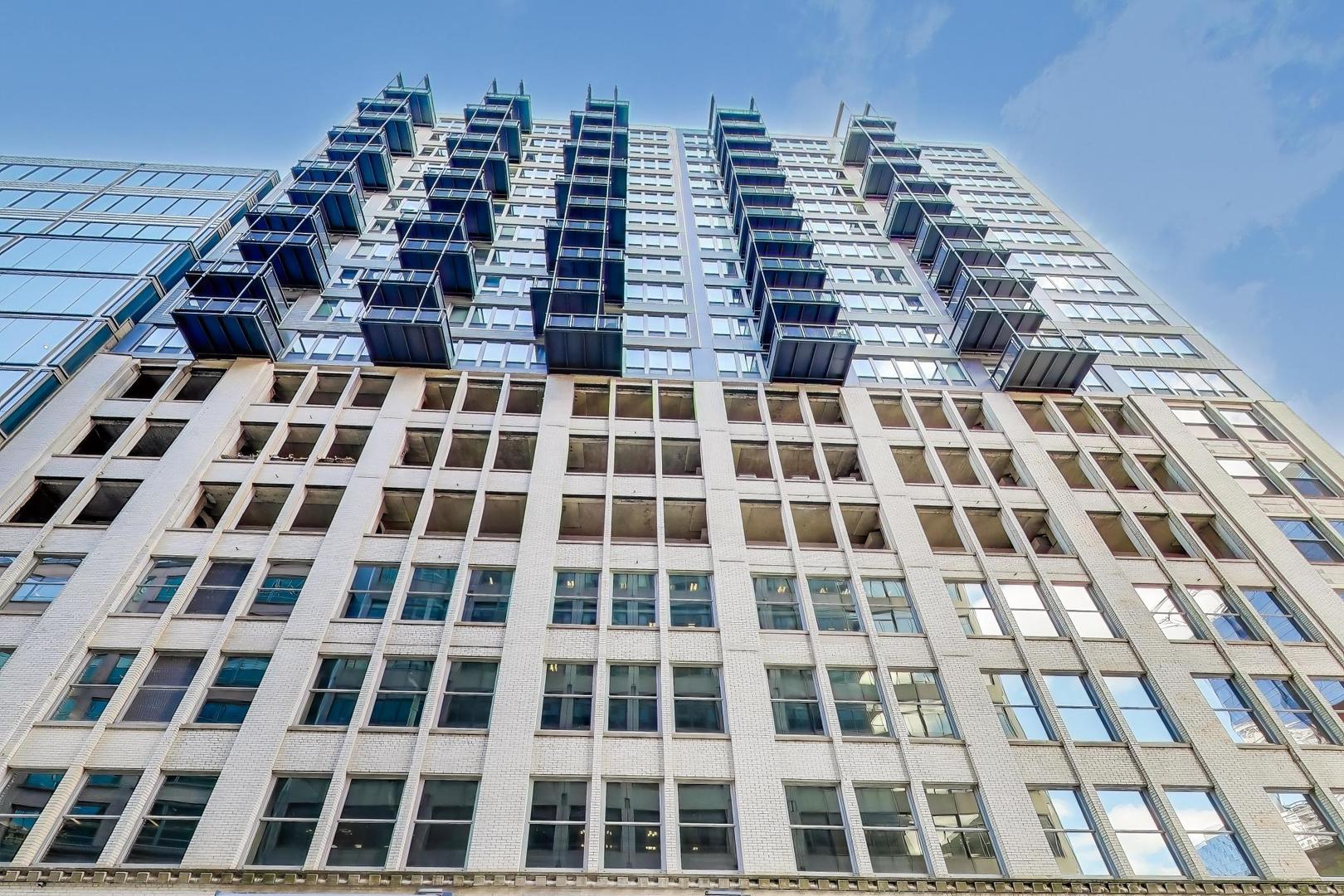 565 W Quincy Street Unit: 801