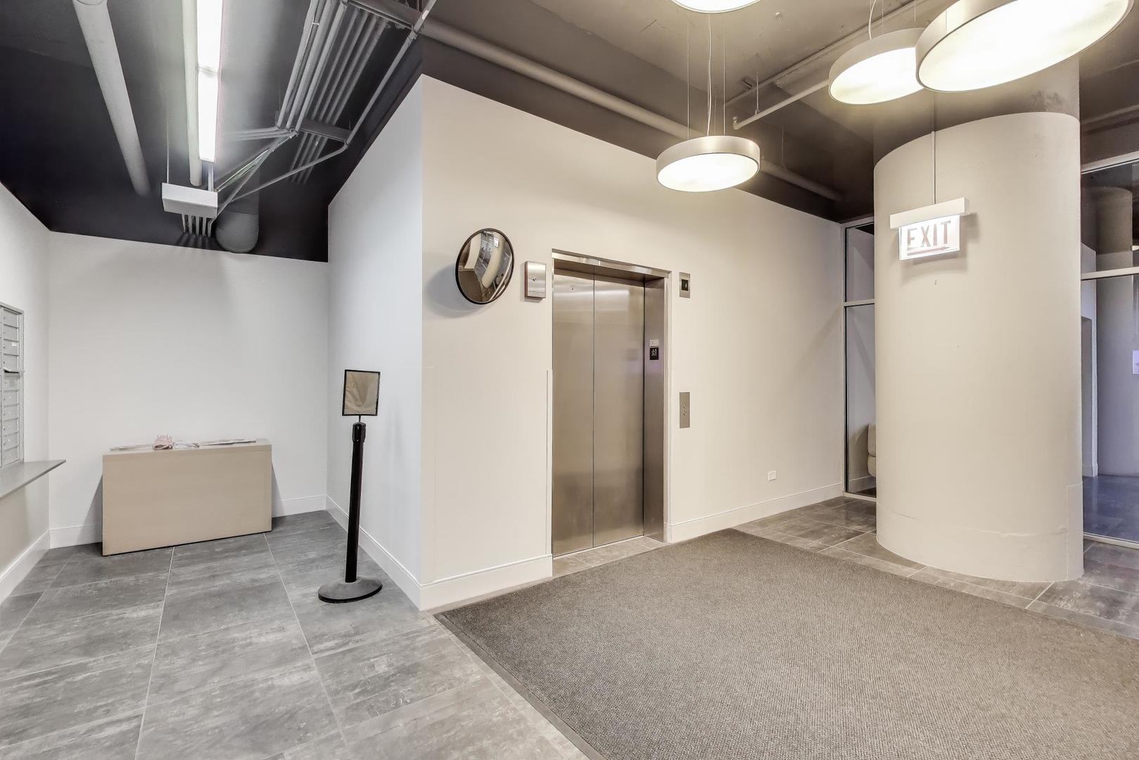 565 W Quincy Street Unit: 801