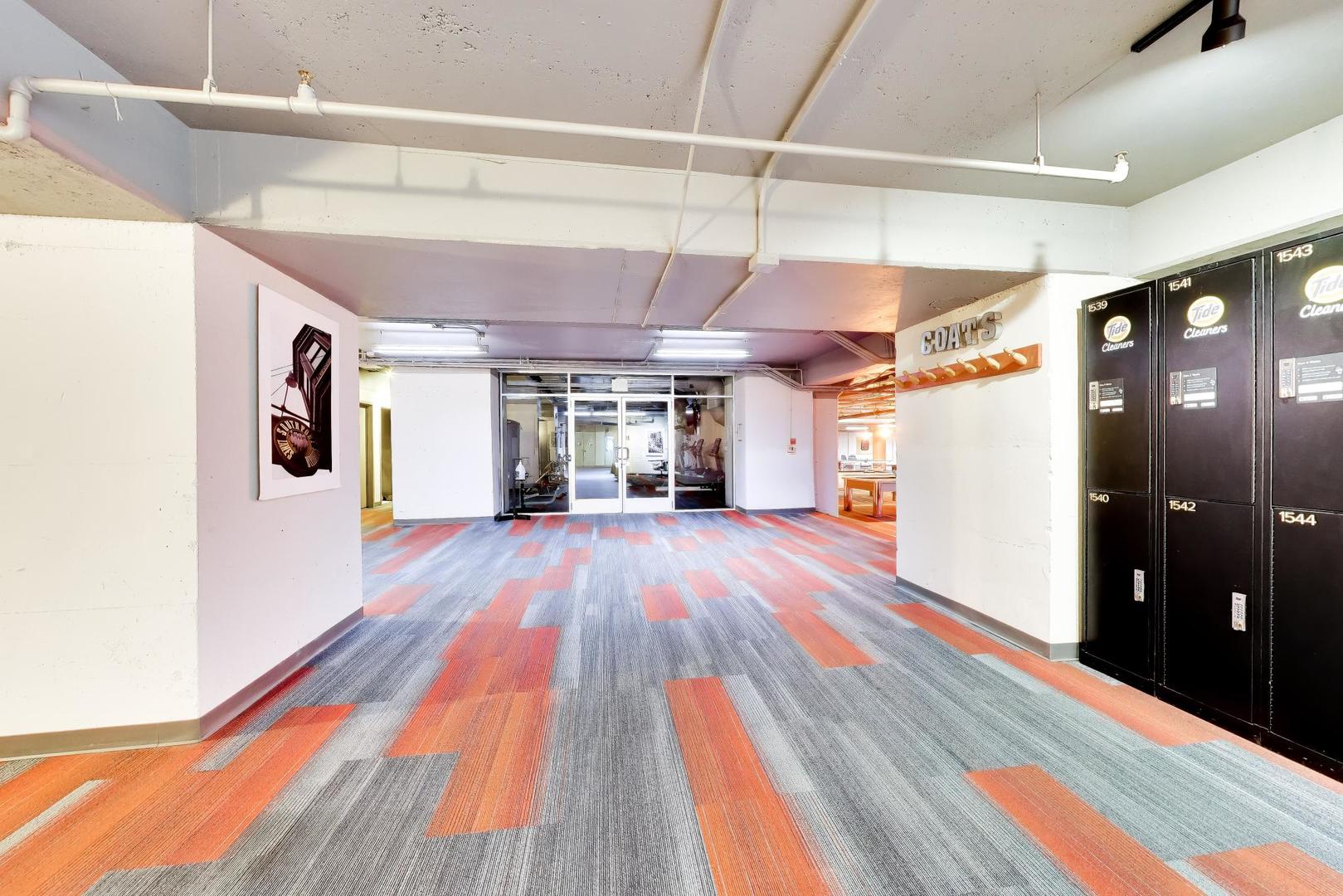 565 W Quincy Street Unit: 801