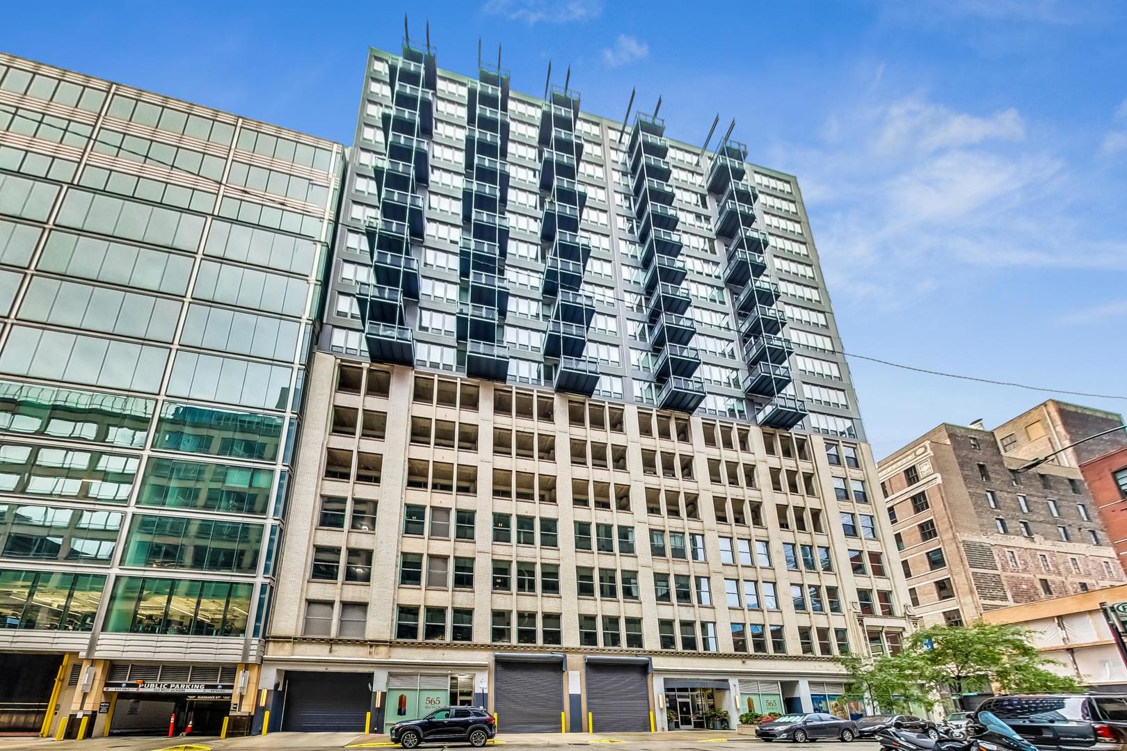 565 W Quincy Street Unit: 801
