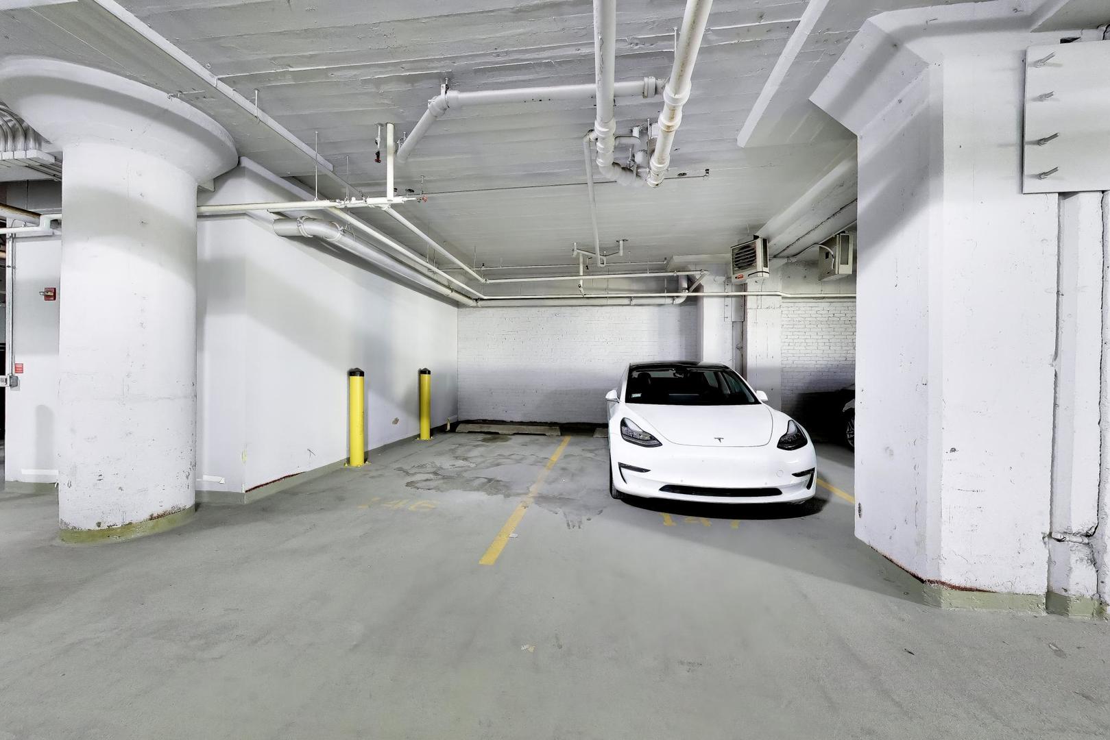 565 W Quincy Street Unit: 801