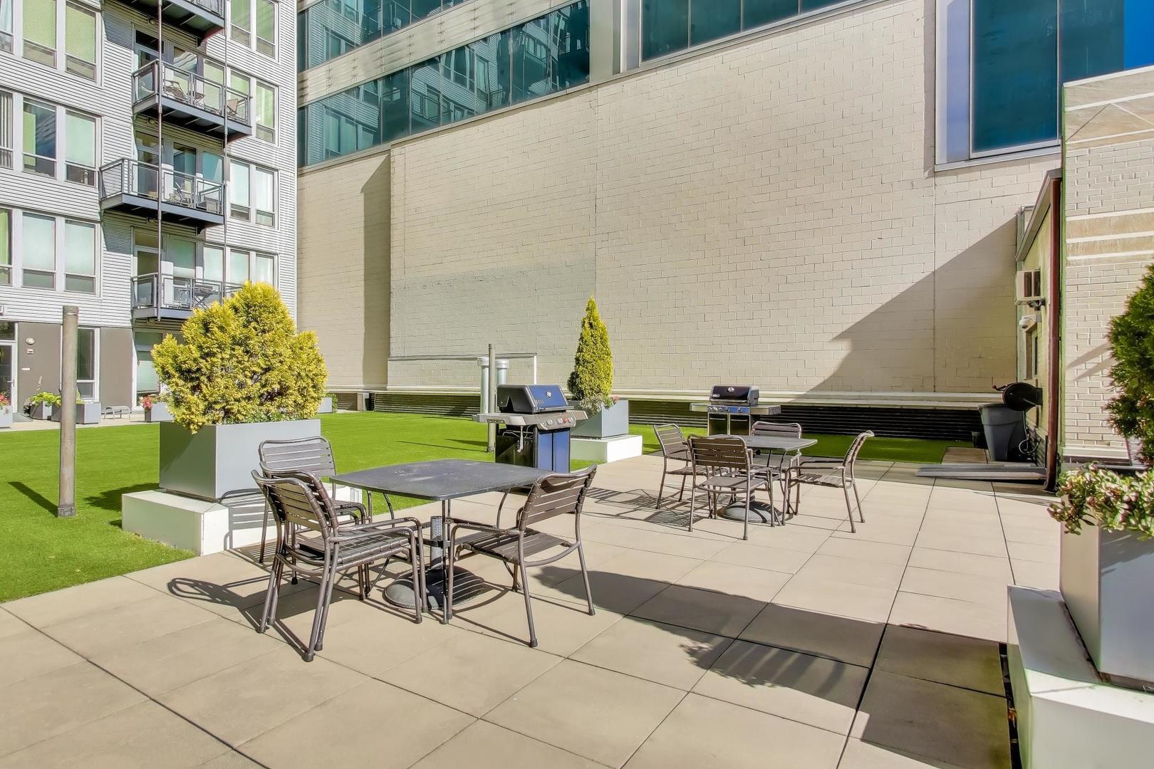 565 W Quincy Street Unit: 801