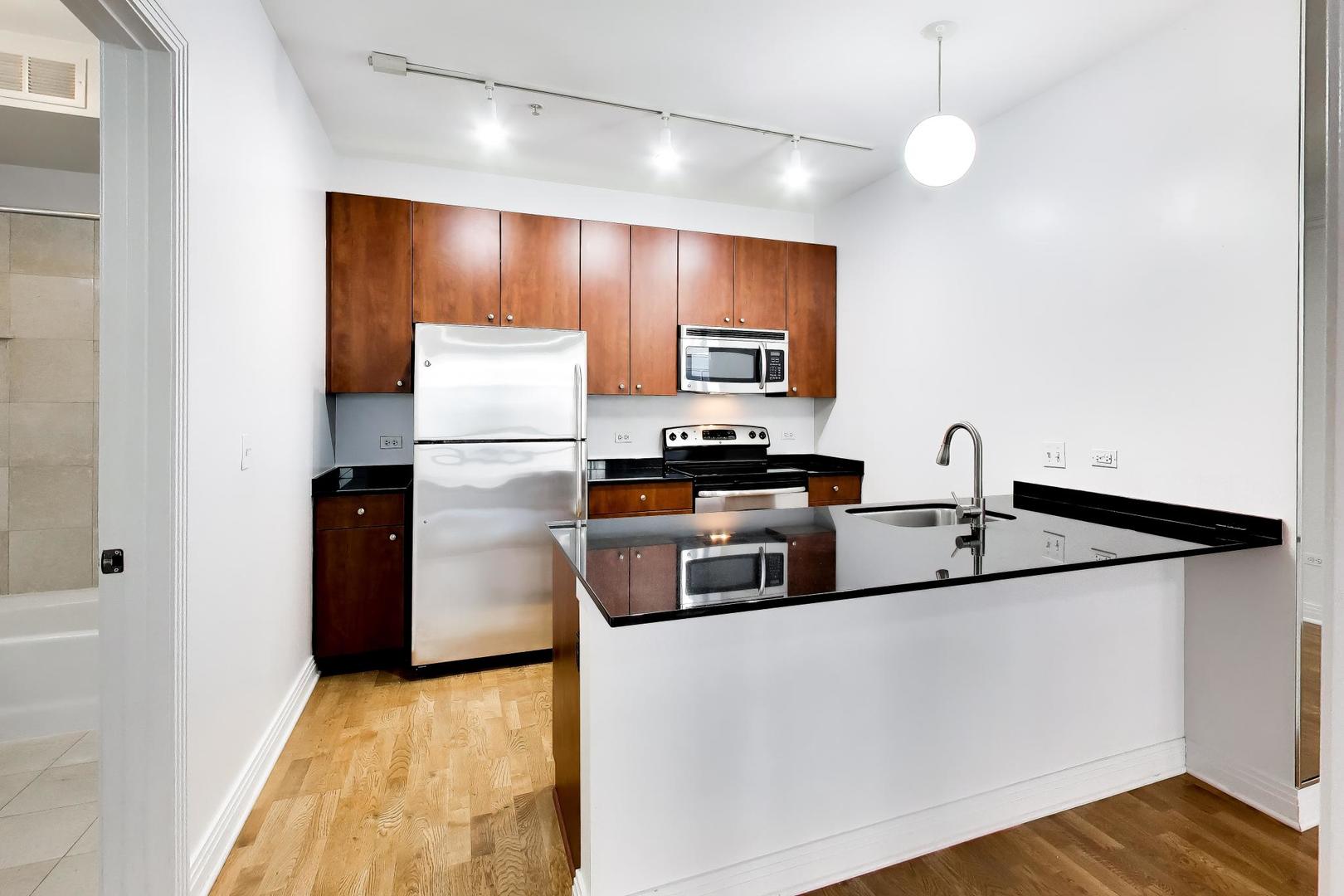 565 W Quincy Street Unit: 801