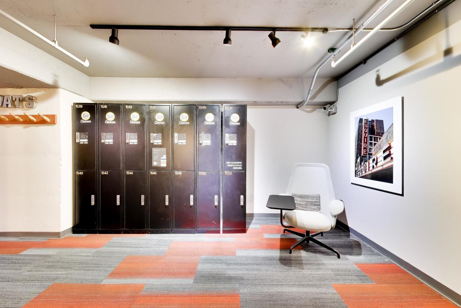 565 W Quincy Street Unit: 801