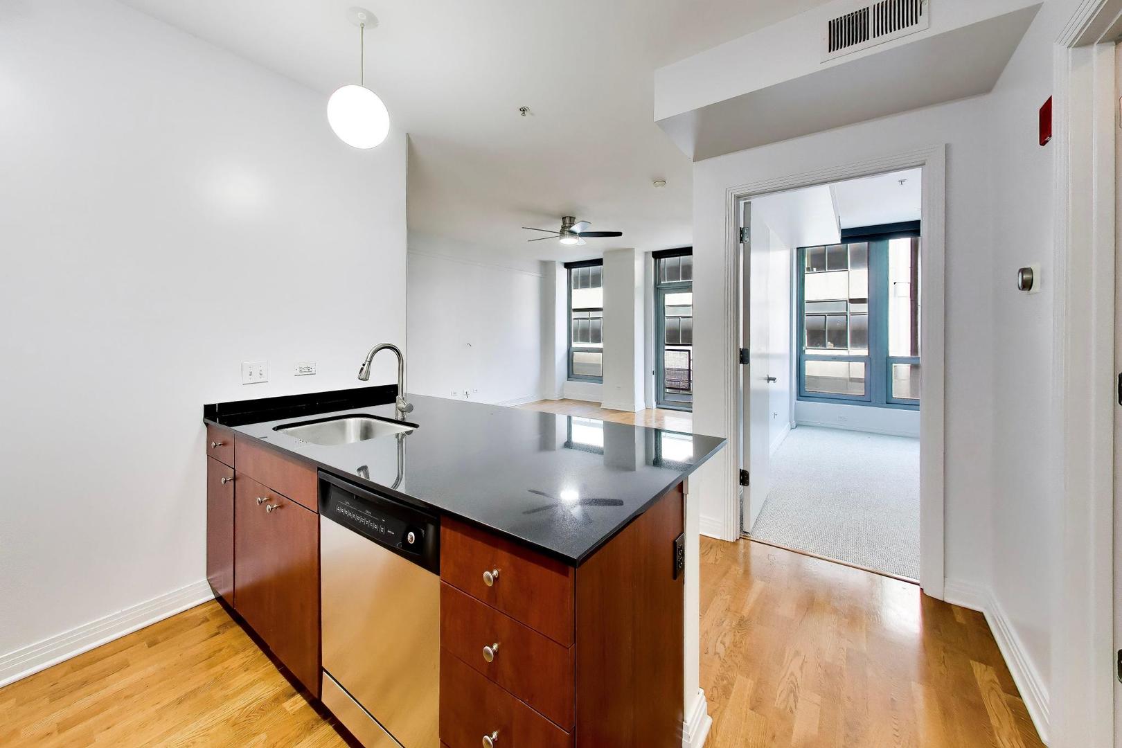 565 W Quincy Street Unit: 801