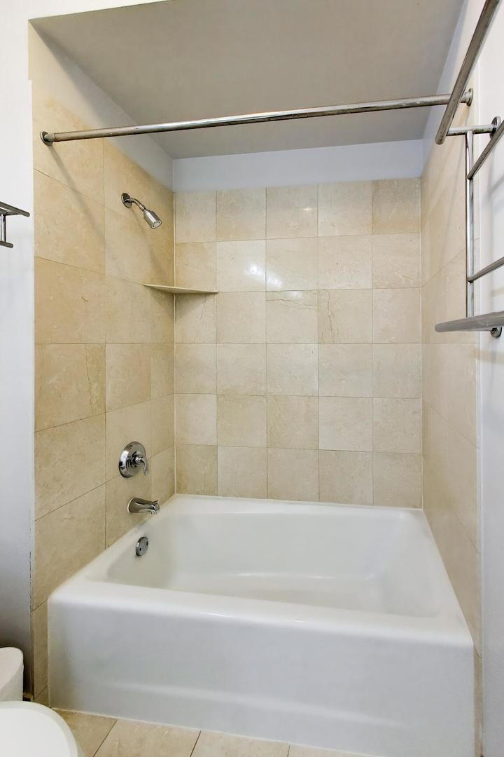 565 W Quincy Street Unit: 801