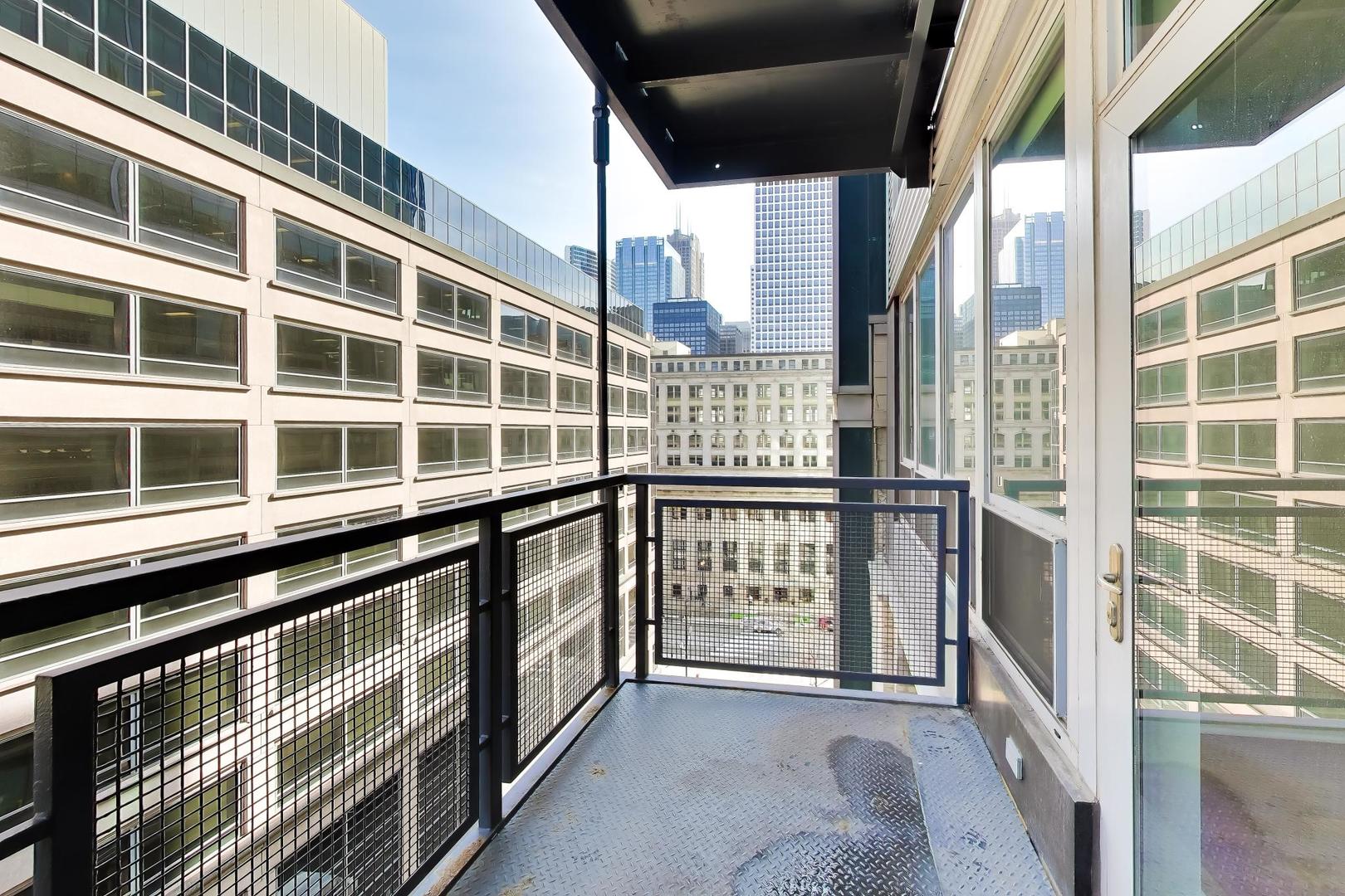565 W Quincy Street Unit: 801