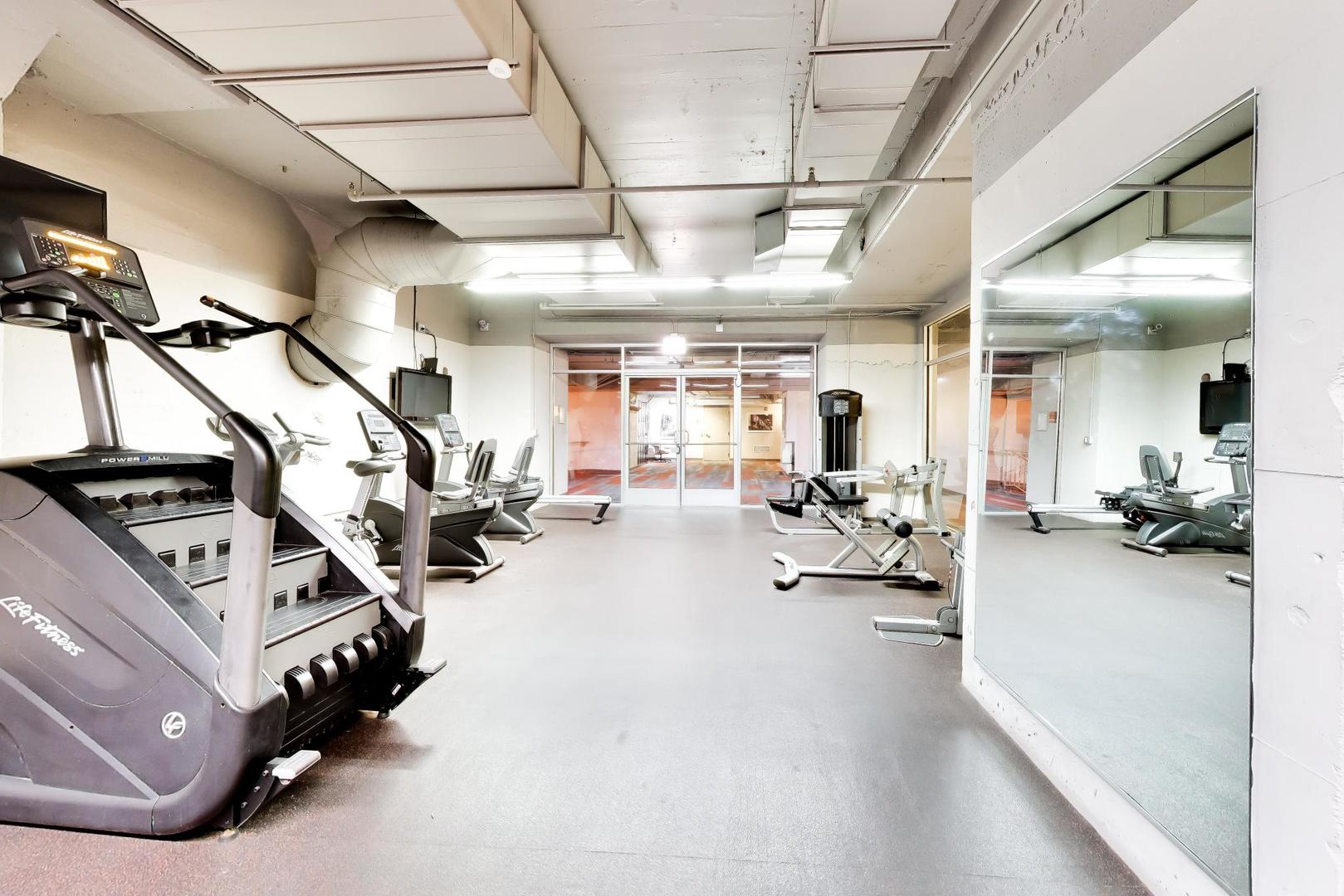 565 W Quincy Street Unit: 801