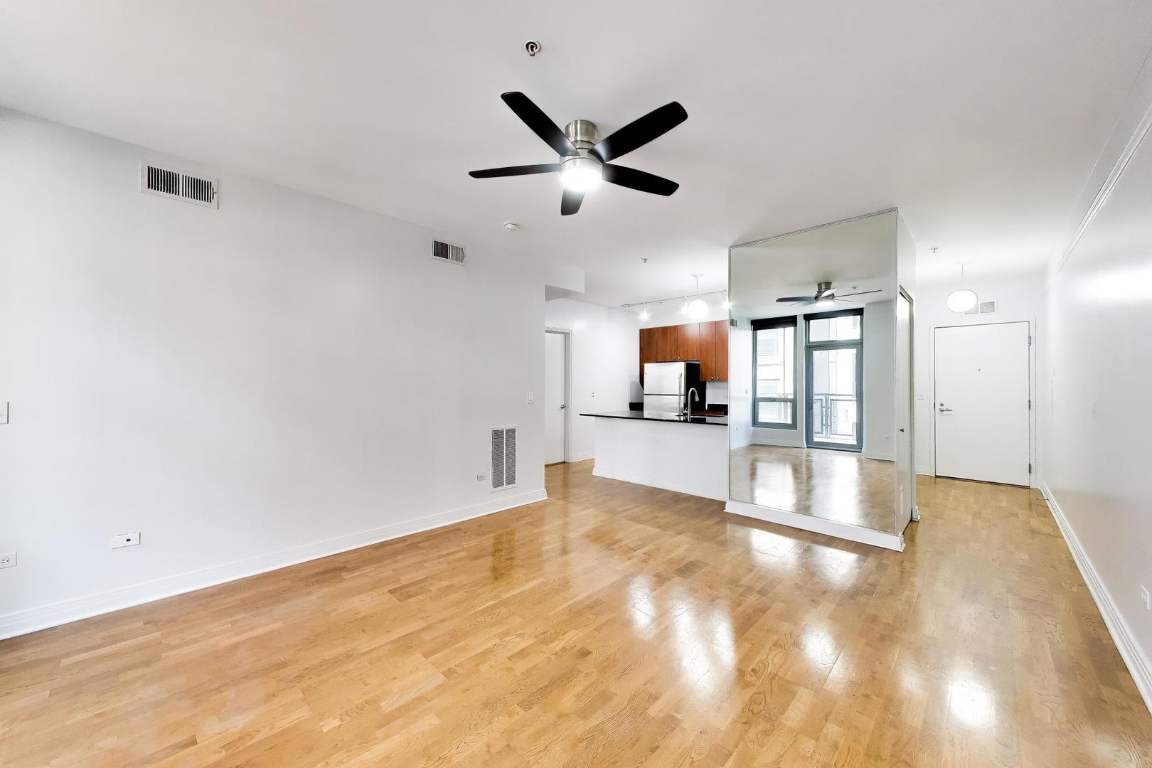 565 W Quincy Street Unit: 801
