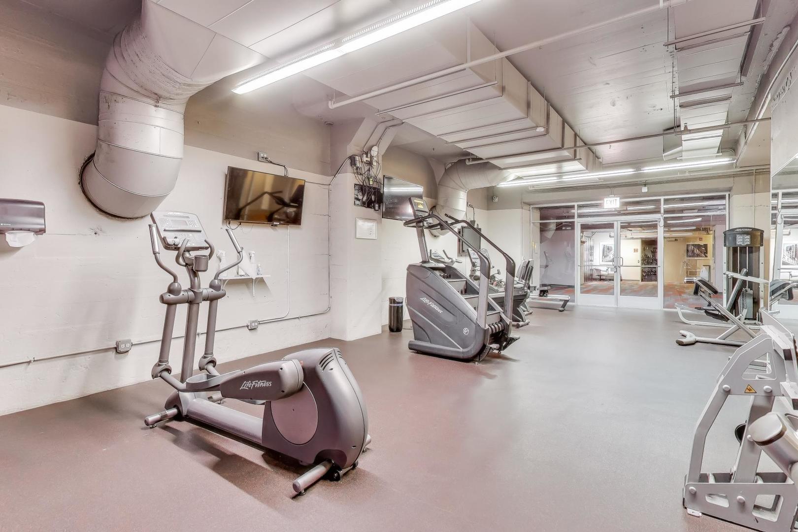 565 W Quincy Street Unit: 801